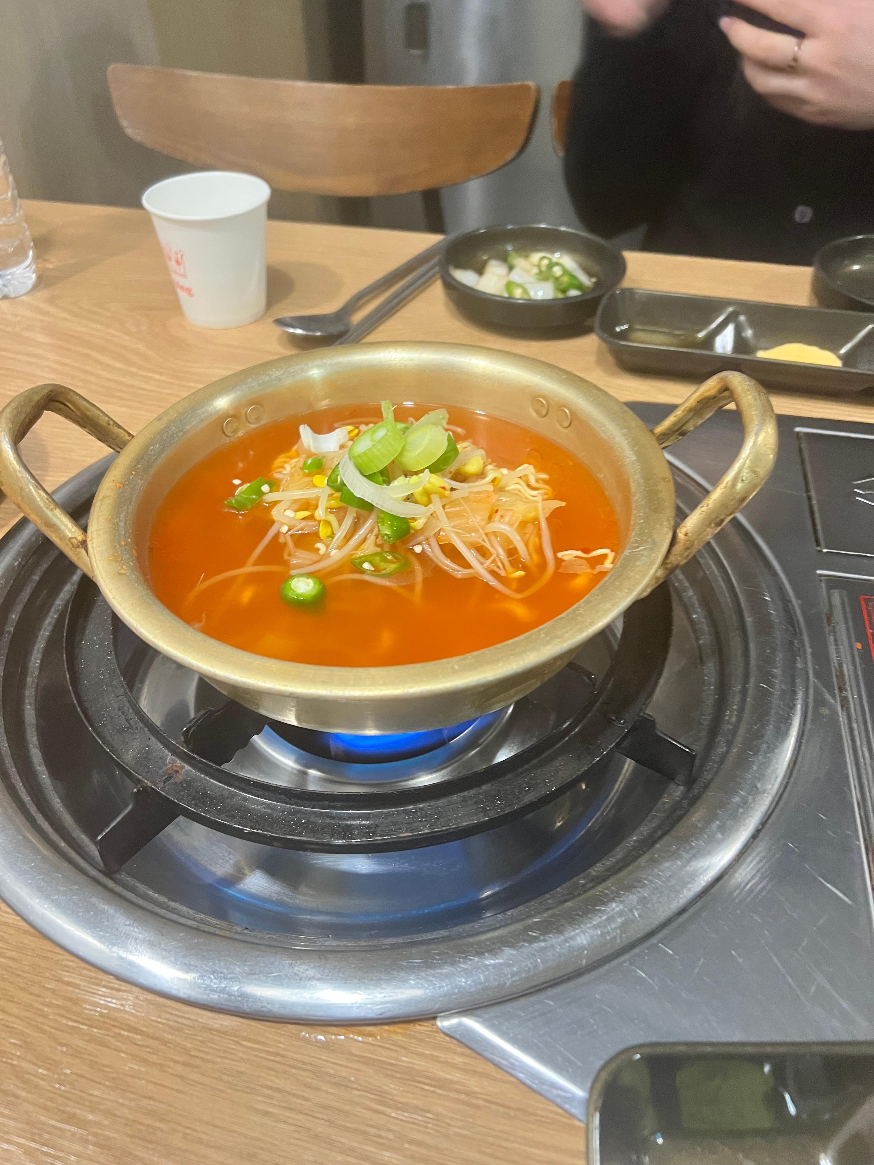그전에 나오는 라면.. 이거 술도둑의 맛이 난다.