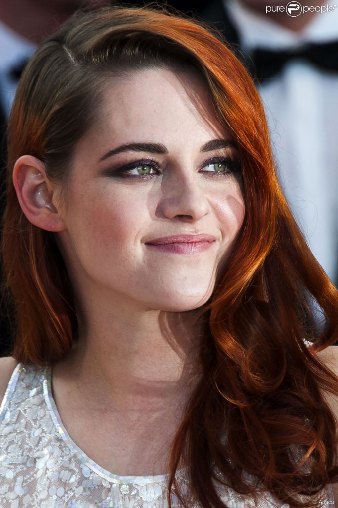 1483090-kristen-stewart-arriving-at-the-palais-950x0-1