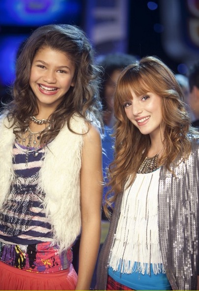cliomakeup-coolspotting-zendaya-look-capelli-trucchi-smokey-labbra-bella-thorne