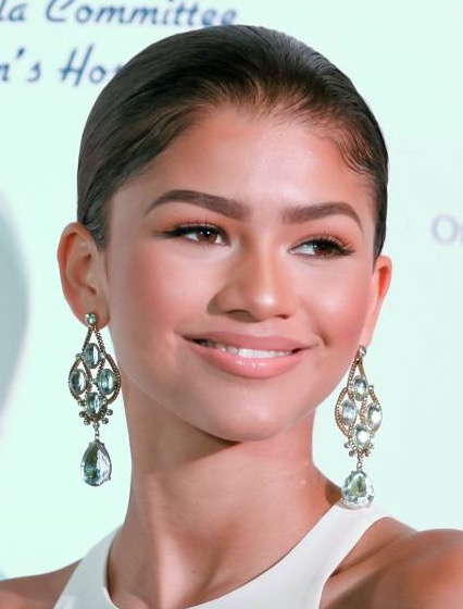 cliomakeup-coolspotting-zendaya-look-capelli-trucchi-smokey-blush2