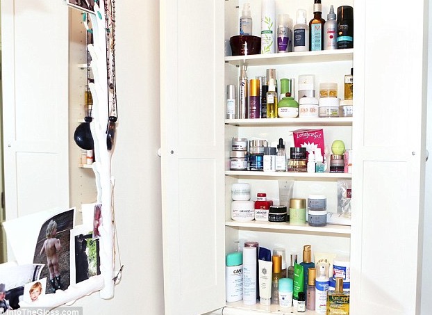cliomakeup-come-organizzare-trucchi-creme-prodotti-bellezza-17-liv-tyler