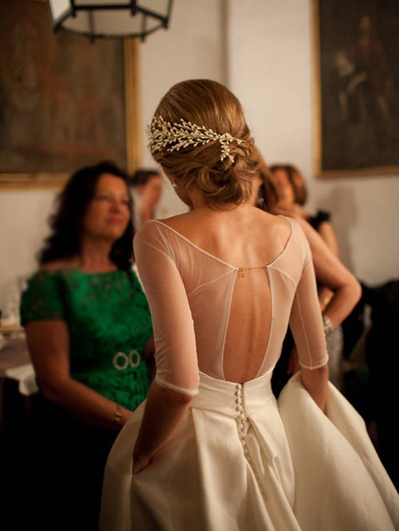 ClioMakeUp-reggiseno-invisibile-adesivo-scollato-u-scotch-pinterest-sposa