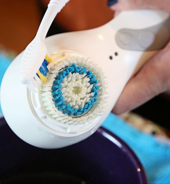cliomakeup-come-usare-clarisonic-6-spazzolino
