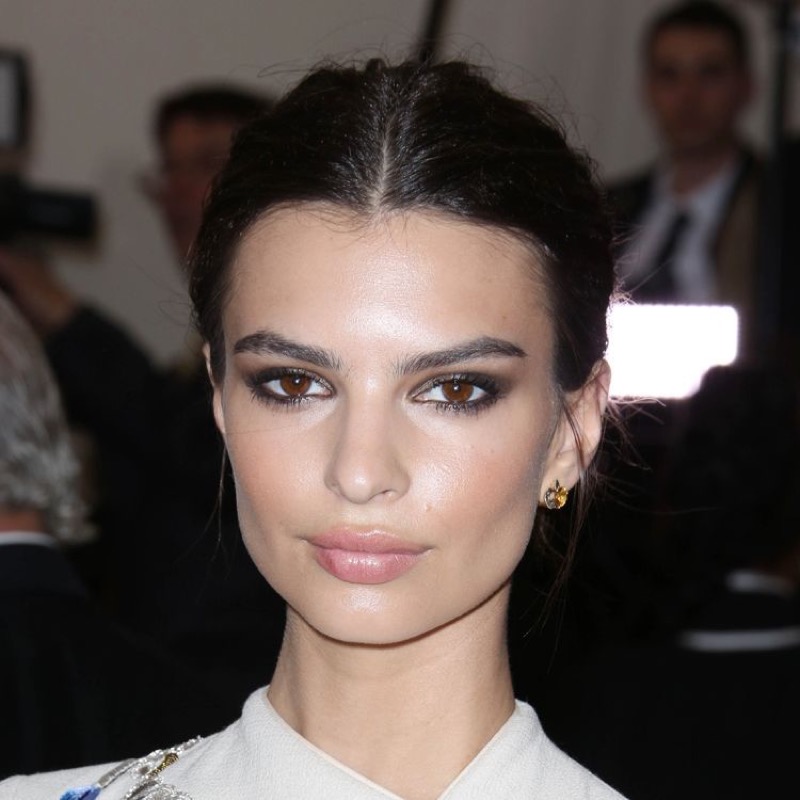 ClioMakeUp-coolspotting-segreti-bellezza-trucco-capelli-make-up-Emily-Ratajkowski-nude
