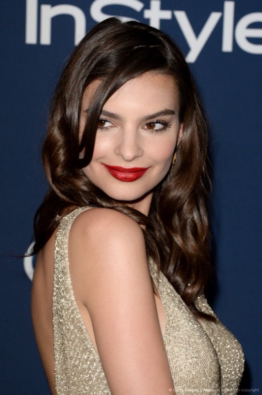 ClioMakeUp-coolspotting-segreti-bellezza-trucco-capelli-make-up-Emily-Ratajkowski-rossetto-rosso-q