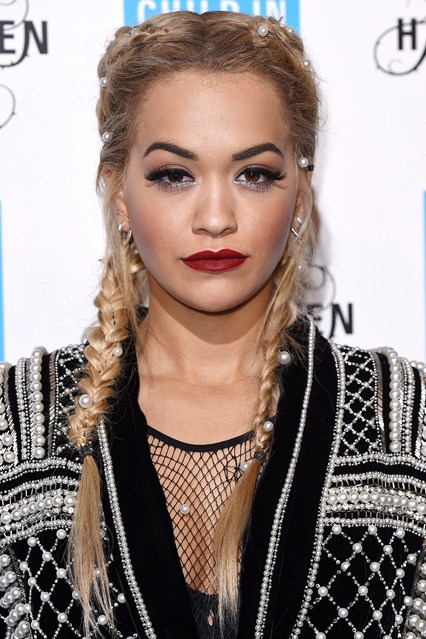 Cliomakeup-trecce-incredibil-8-look-rita-ora-sporty