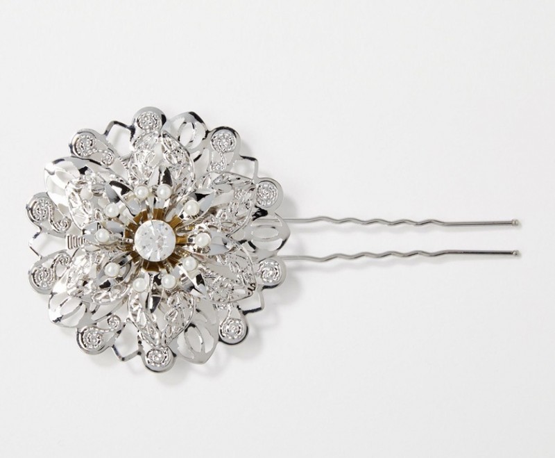cliomakeup-gioielli-capelli-accessori-eleganti-acconciatura-favola-fermaglio-fiore-asos