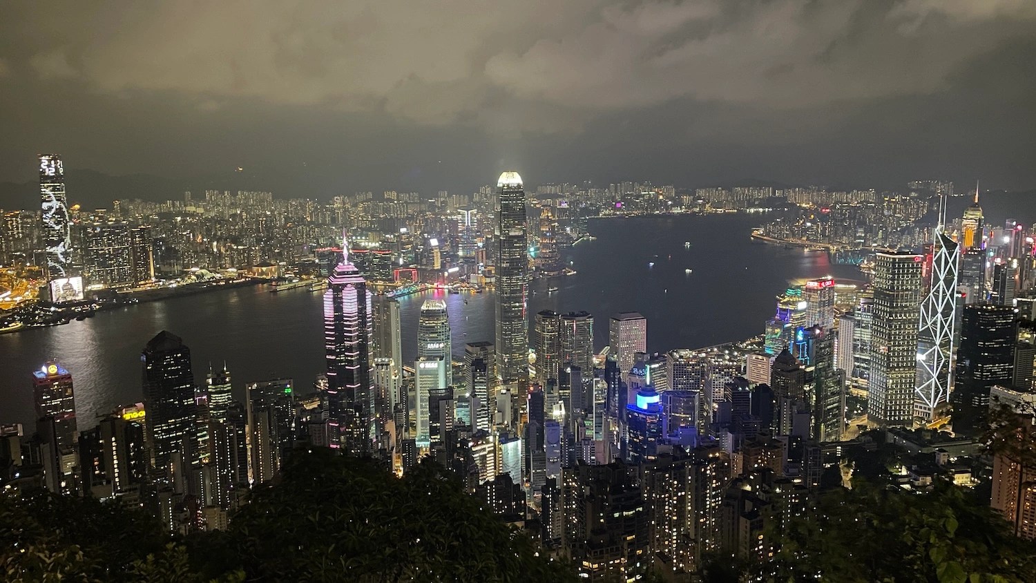 ピークからのヴィクトリアハーバーの夜景