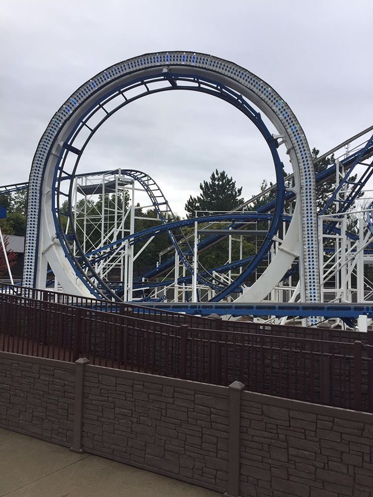 Loop Roller Coaster At C J Barrymore S Coasterbuzz - 4K Colorful Backgrounds for Desktop