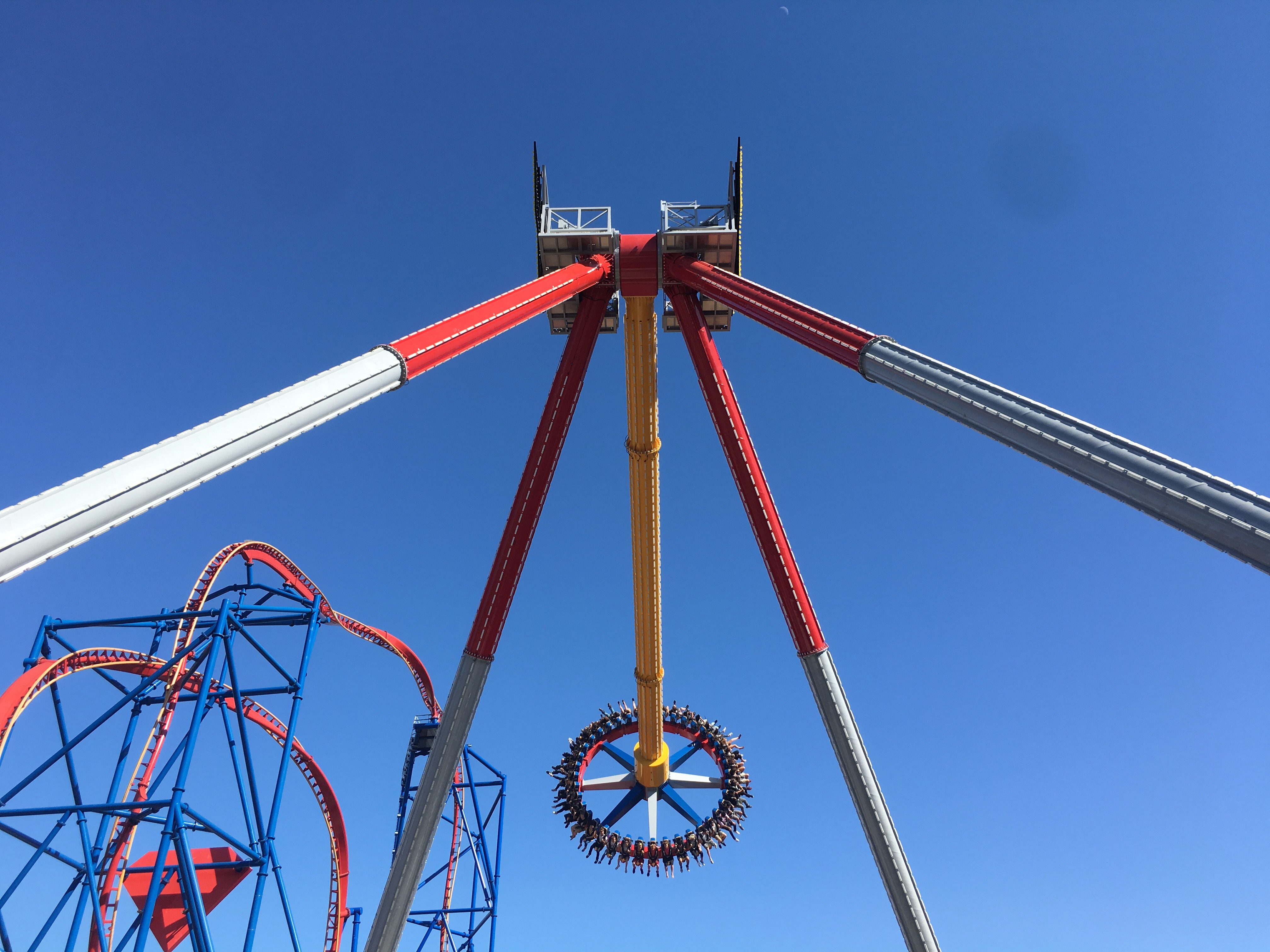 wonder woman lasso of truth at six flags discovery kingdom review coaster demon on wonder woman six flags discovery kingdom