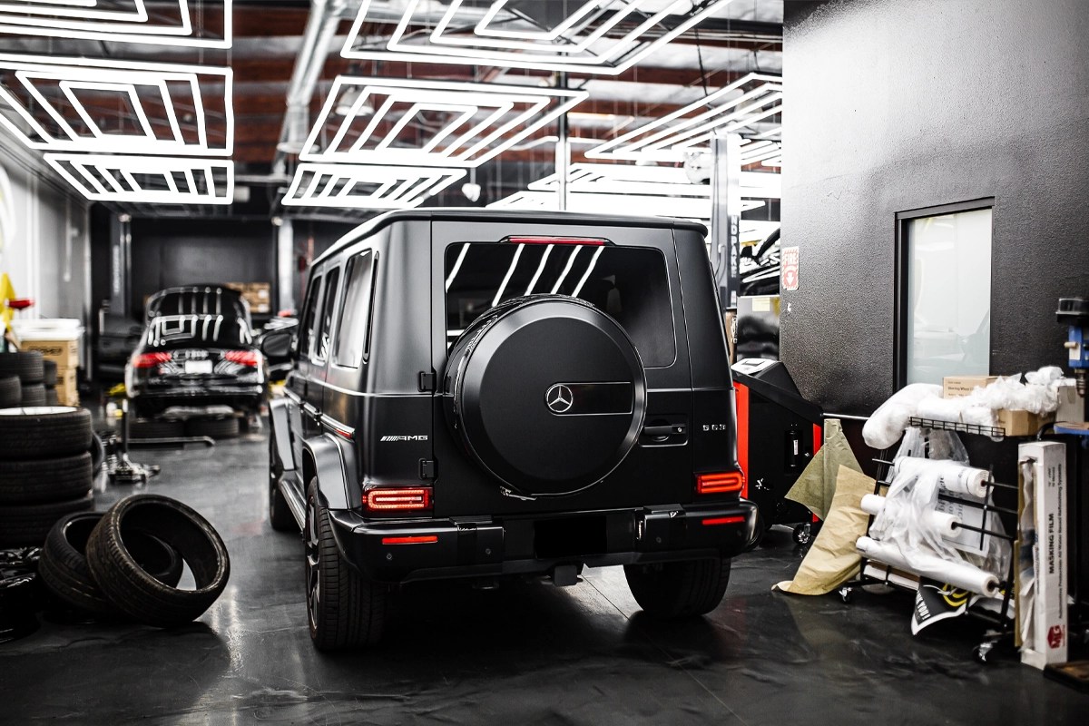 Auto garage with LED lighting