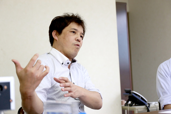 グローバルな展開を語る鈴木さん