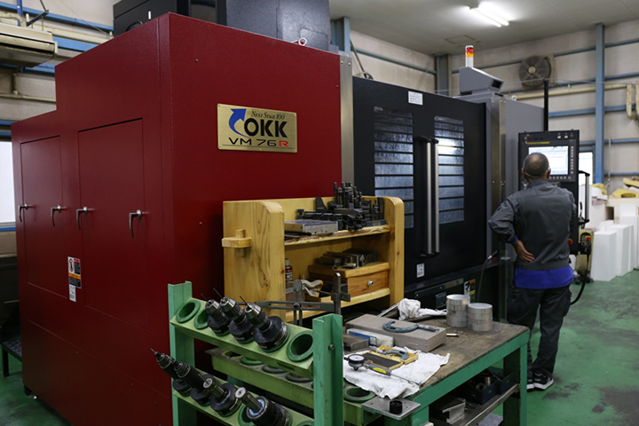 鋳物の後加工を行うマシニングセンター 鋳物の後加工を行うマシニングセンター