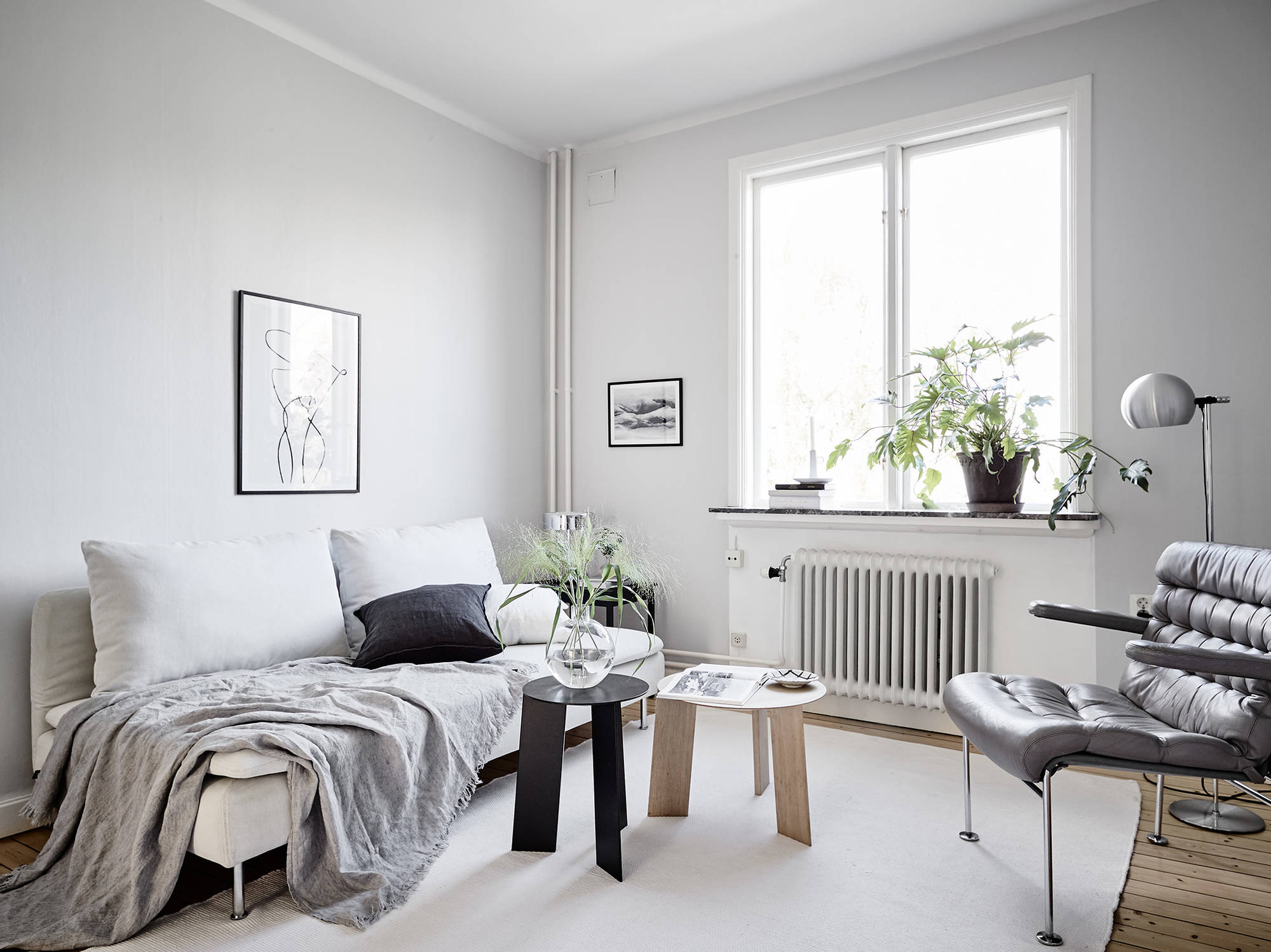 Simple home in black and white - COCO LAPINE DESIGNCOCO LAPINE DESIGN