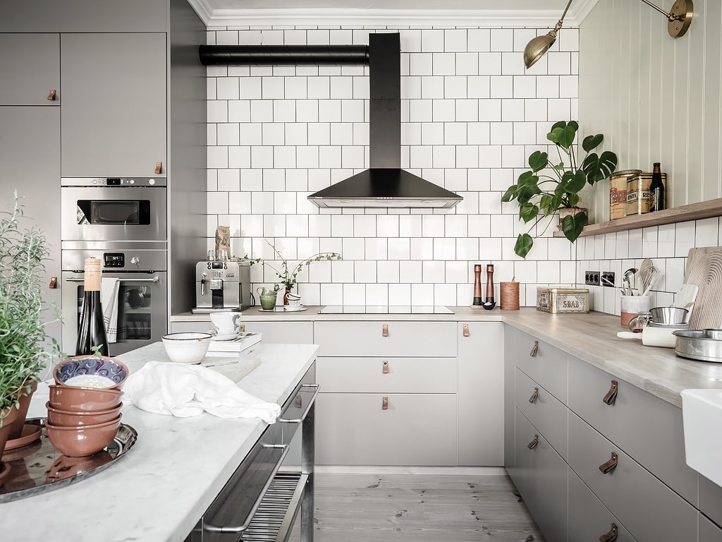 Cozy kitchen with a touch of green - COCO LAPINE DESIGNCOCO LAPINE