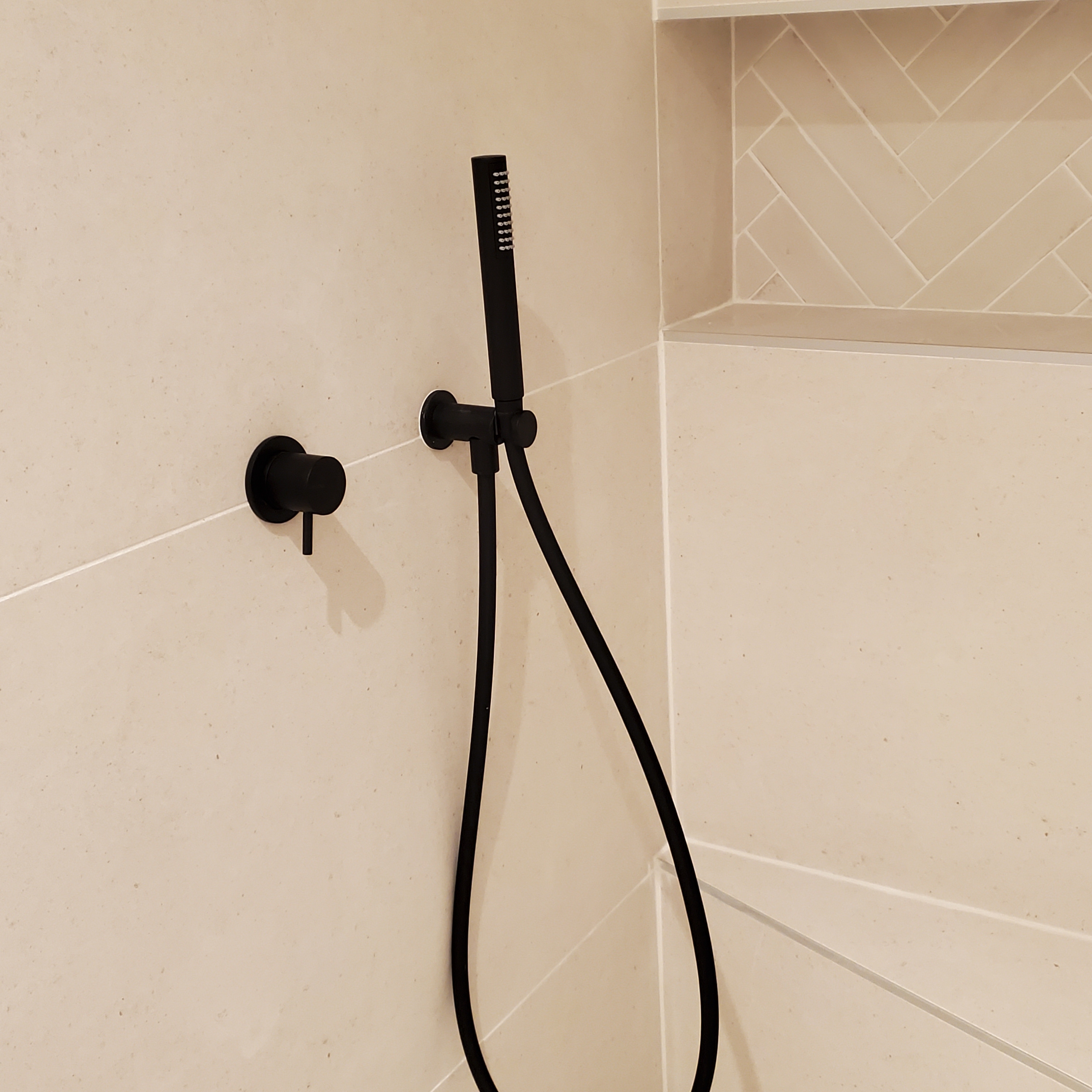 Salle de douche moderne du gîte Cocoon’in Mas dans le mas