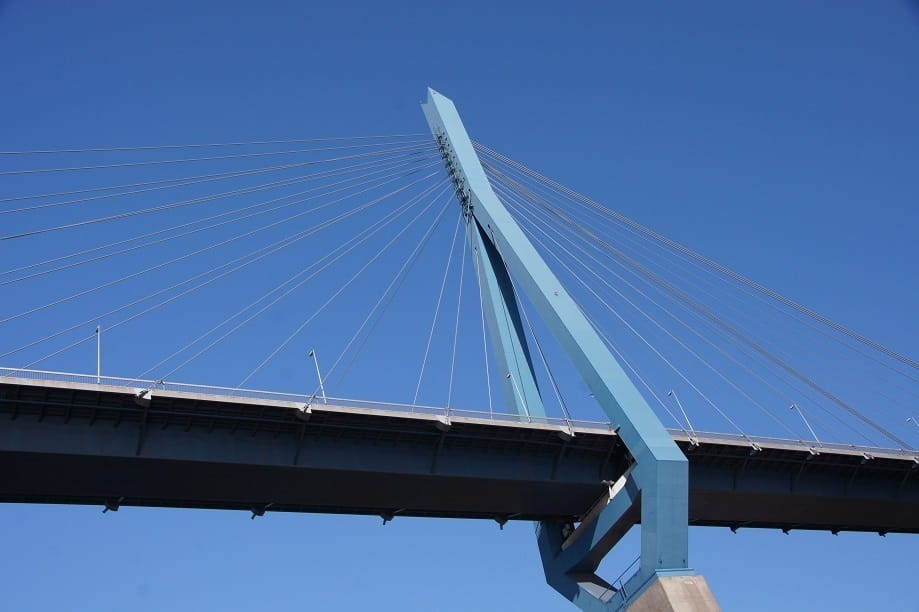 Wie viele brücken hat hamburg?