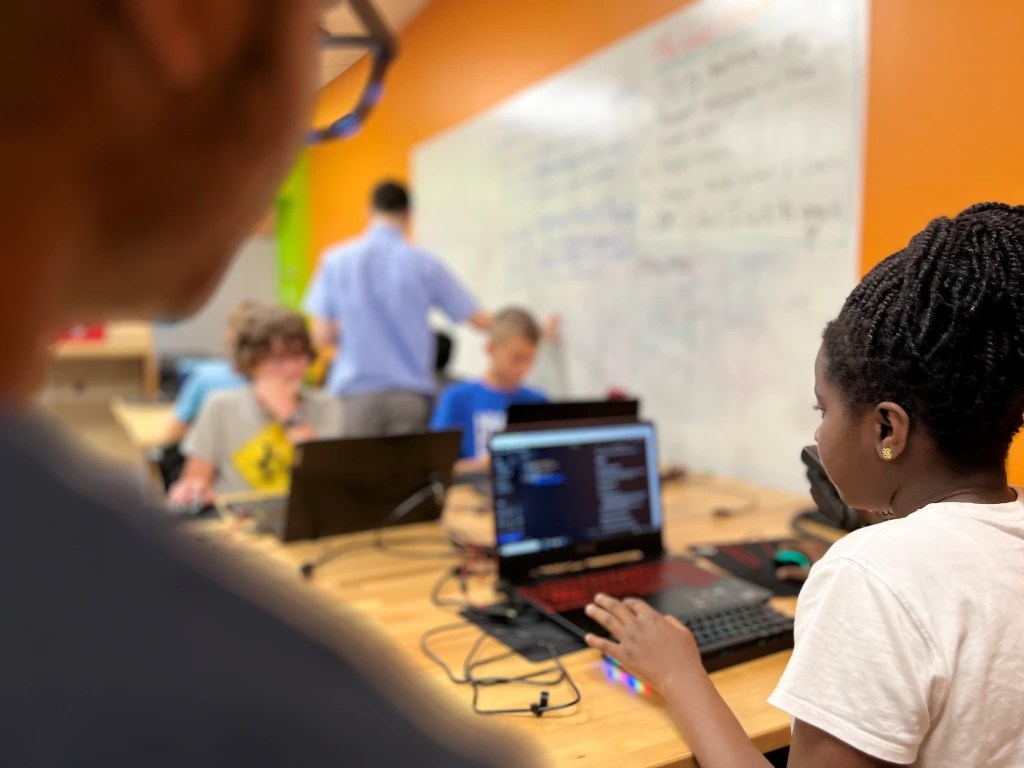 girl learning computer sciencce algorithms