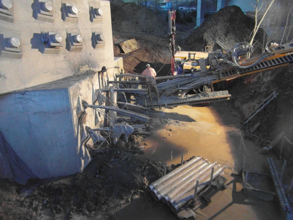 Pfeilerfuß- und Widerlagersicherungen A2 Südautobahn 2015 Bild 2