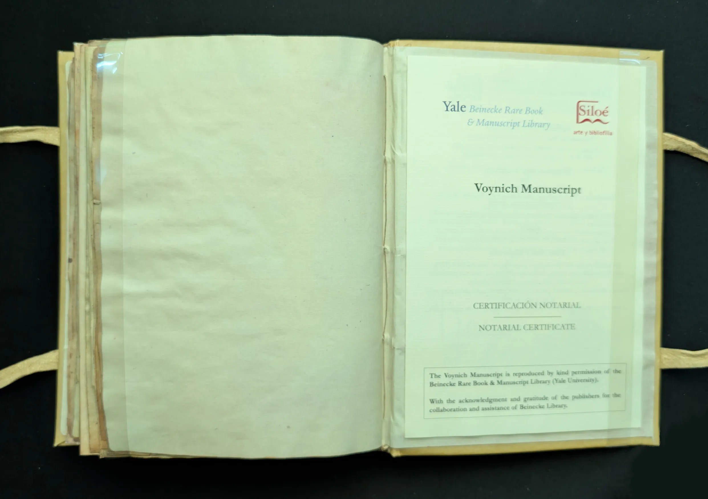 Imagen del acta notarial del facsímil del Voynich