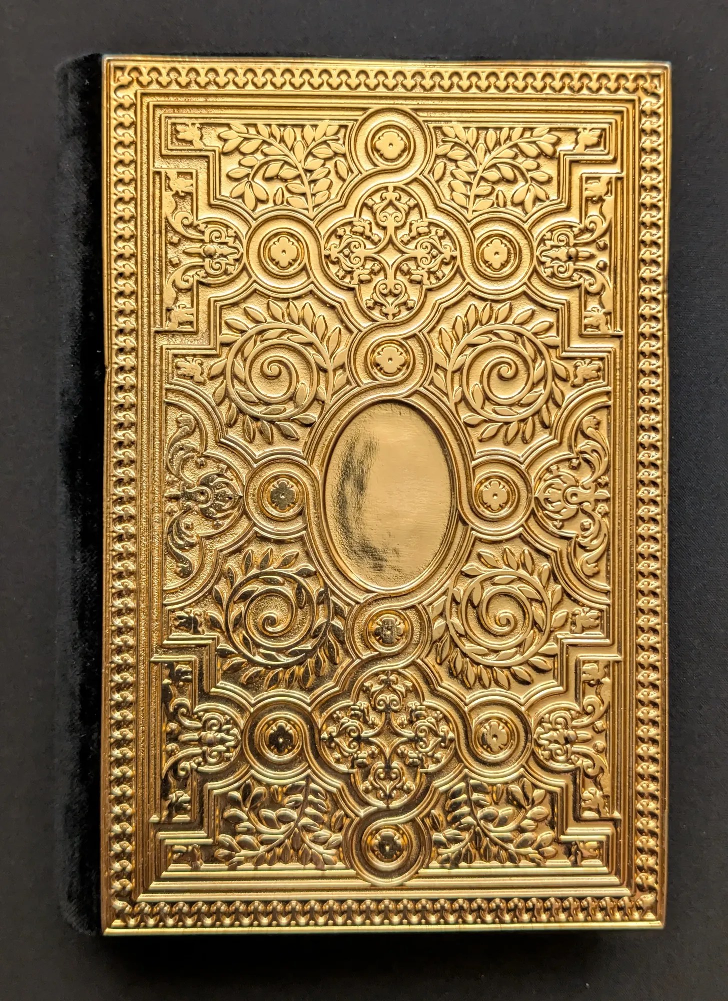 Libro de Horas de Hipólita de Aragón-Sforza, Editorial cARTEm, Cubierta del facsímil