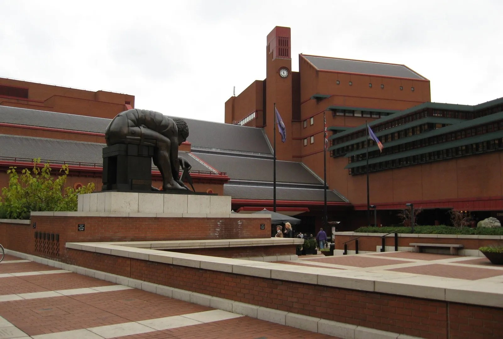 Fotografía del exterior de la British Library, Londres, Reino Unido