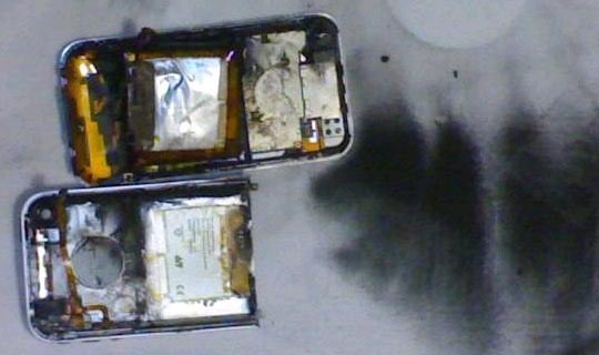 O iPhone que intentaron liberar quedou nun estado lamentable