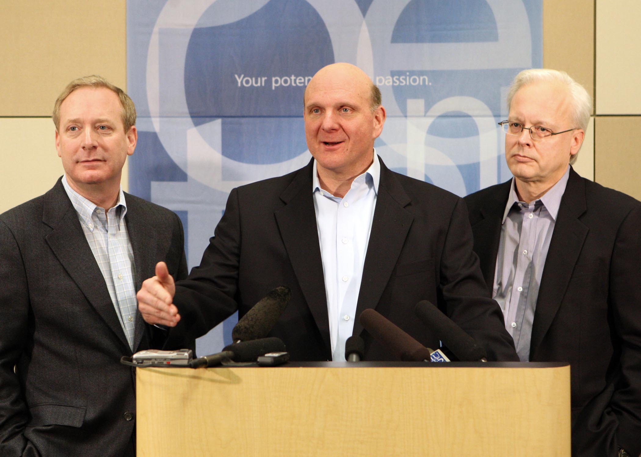 Brad Smith, Steve Ballmer e Ray Ozzie anunciaron a apertura de Microsoft en favor da interoperabilidade