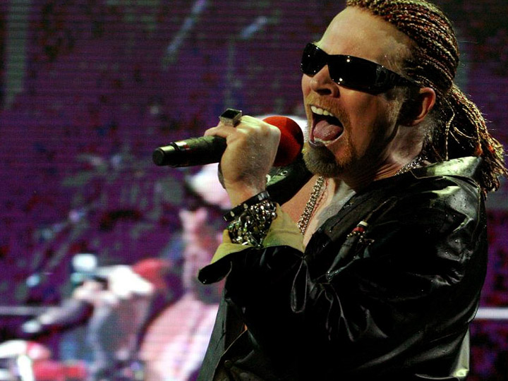 Axl Rose durante unha actuación dos Guns N' Roses