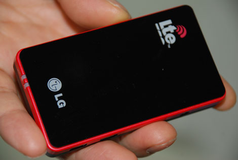 LG-LTE-modem_man.jpg