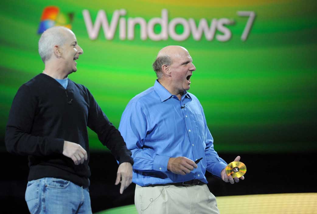 Steve Sinofsky e Steve Ballmer anunciando o Windows 7 nunha imaxe tomada por Brandon LeBlanc en Atlanta