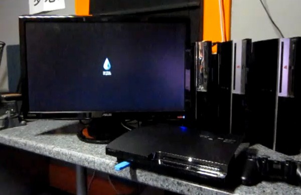 Unha consola PlayStation 3 funcionando cunha versión do software da PS3 trucada por GeoHot