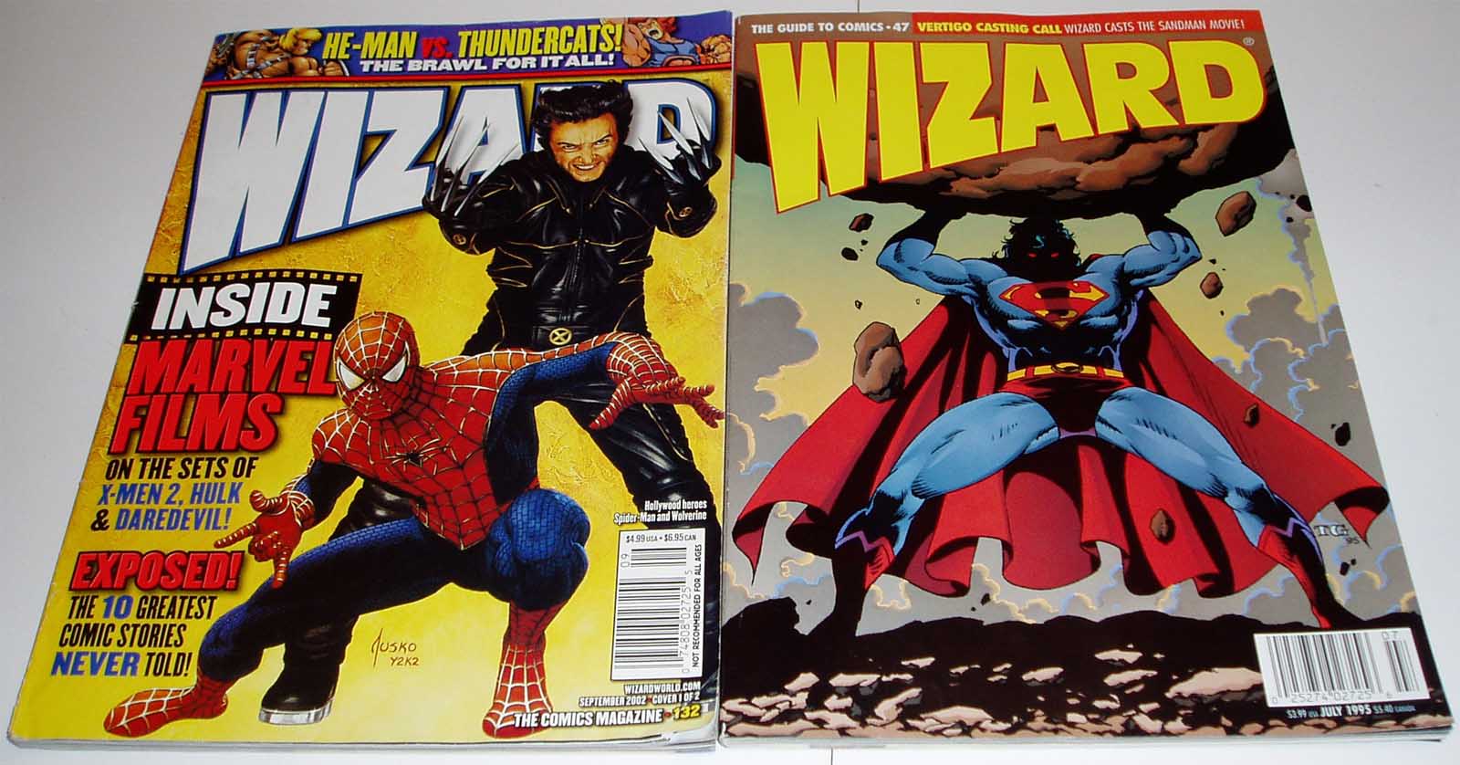 Un par de exemplares da revista Wizard captadas pola cámara de PetLvr