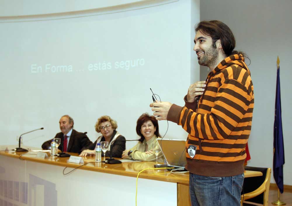 Chema Alonso, un dos participantes das xornadas, nun relatorio organizado polo Instituto Tecnolóxico de Aragón