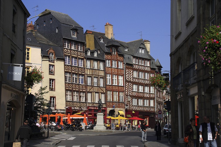 Unha ollada ao barrio de casas medievais de Rennes, na Bretaña