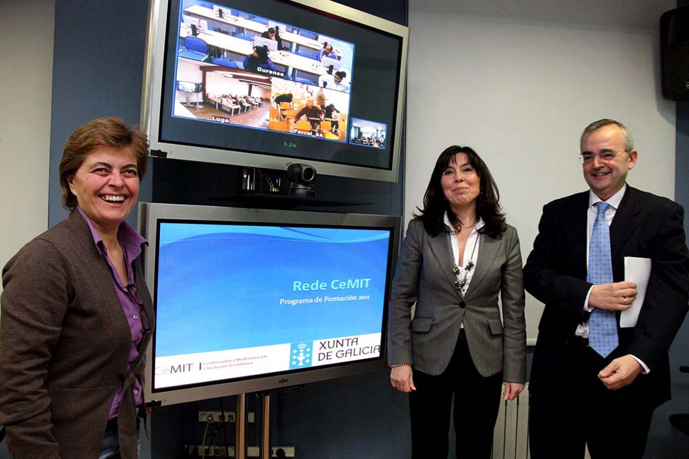 Ana Mª Díaz López, Mar Pereira e Alfonso Cabaleiro, na presentación do plan de formación 2011 para a Rede CeMIT, celebrada hai uns meses