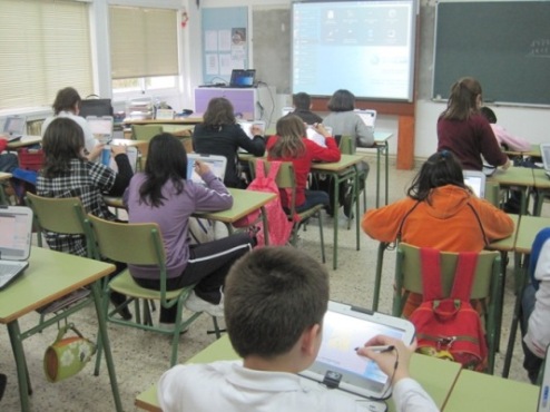 Ordenadores nas aulas do Proxecto Abalar, posto en marcha por Educación e Modernización