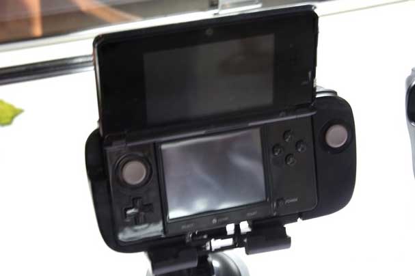 O botón deslizante Pro engade un stick analóxico adicional á Nintendo 3DS