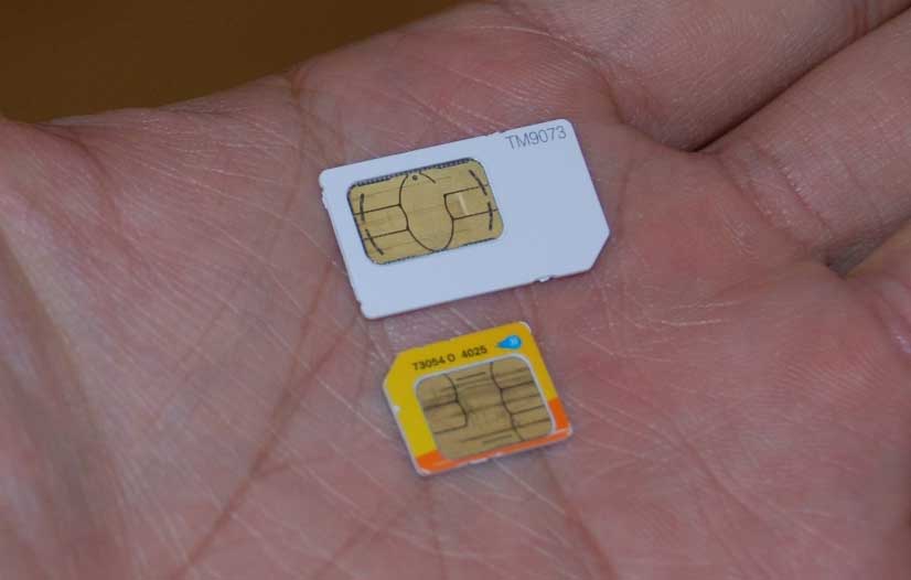 Contraste entre o tamaño dunha tarxeta SIM e unha micro-SIM