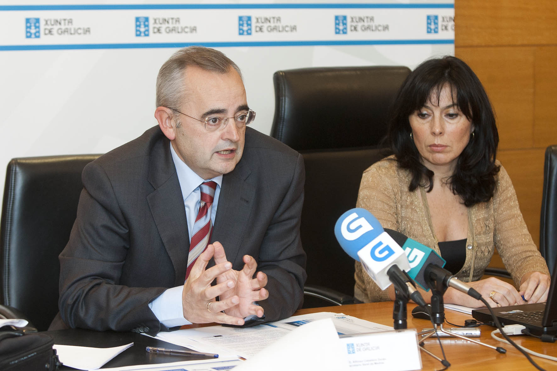 Alfonso Cabaleiro e Mar Pereira participaron na presentación do Plan de Formación da Rede CeMIT