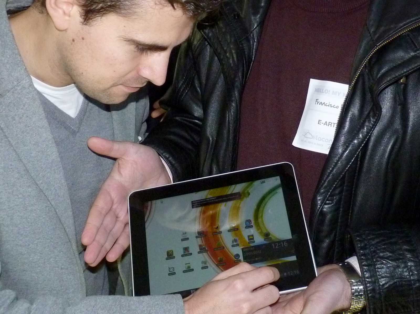 Alberto Vázquez é un dos profesionais que está a contribuír a popularización do tablet U97 en Galicia