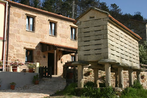 Entrada da pensión rural A Laxe, emprazada no concello de Carnota