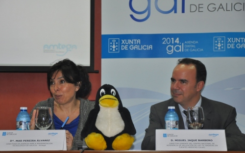 A directora da AMTEGA, Mar Pereira, presentou o Plan de Software Libre 2012 da Xunta, no pasado mes de maio