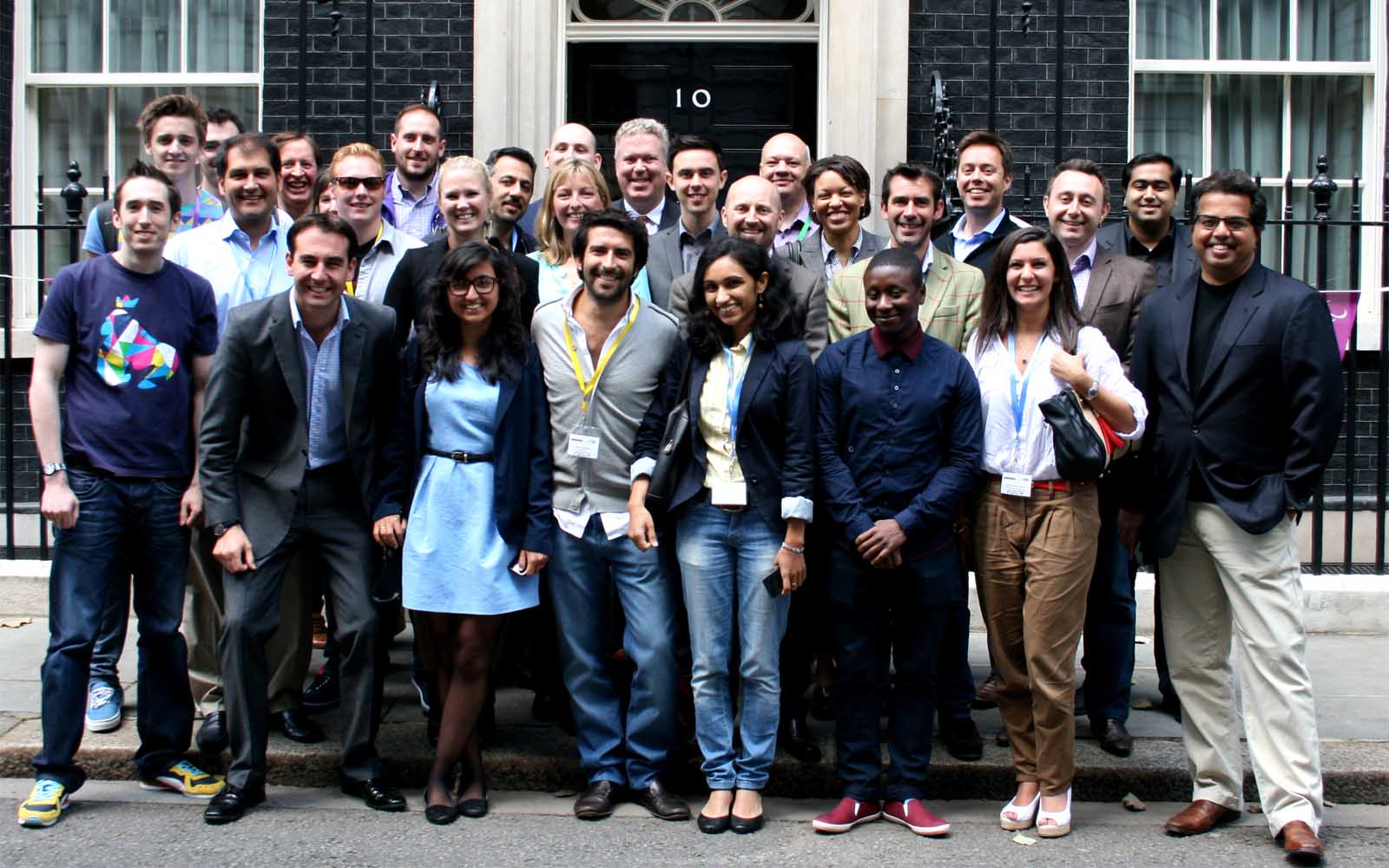 Os gañadores do certame StartUp Games na rúa Downing Street de Londres