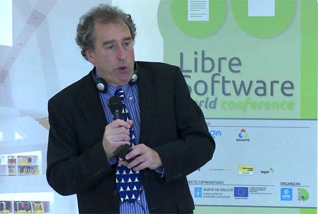 Bruce Perens. fundador da Open Source Initiative, impartiu o relatorio de apertura do encontro