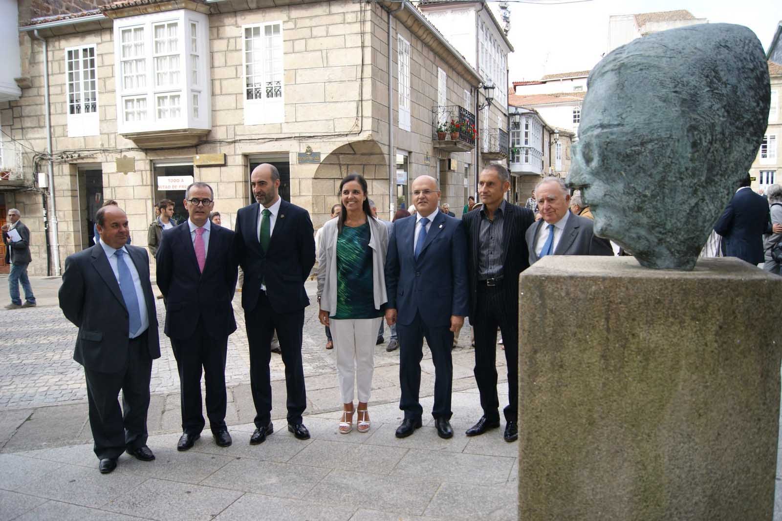 Os participantes na entrega do recoñecemento a R, este domingo en Celanova