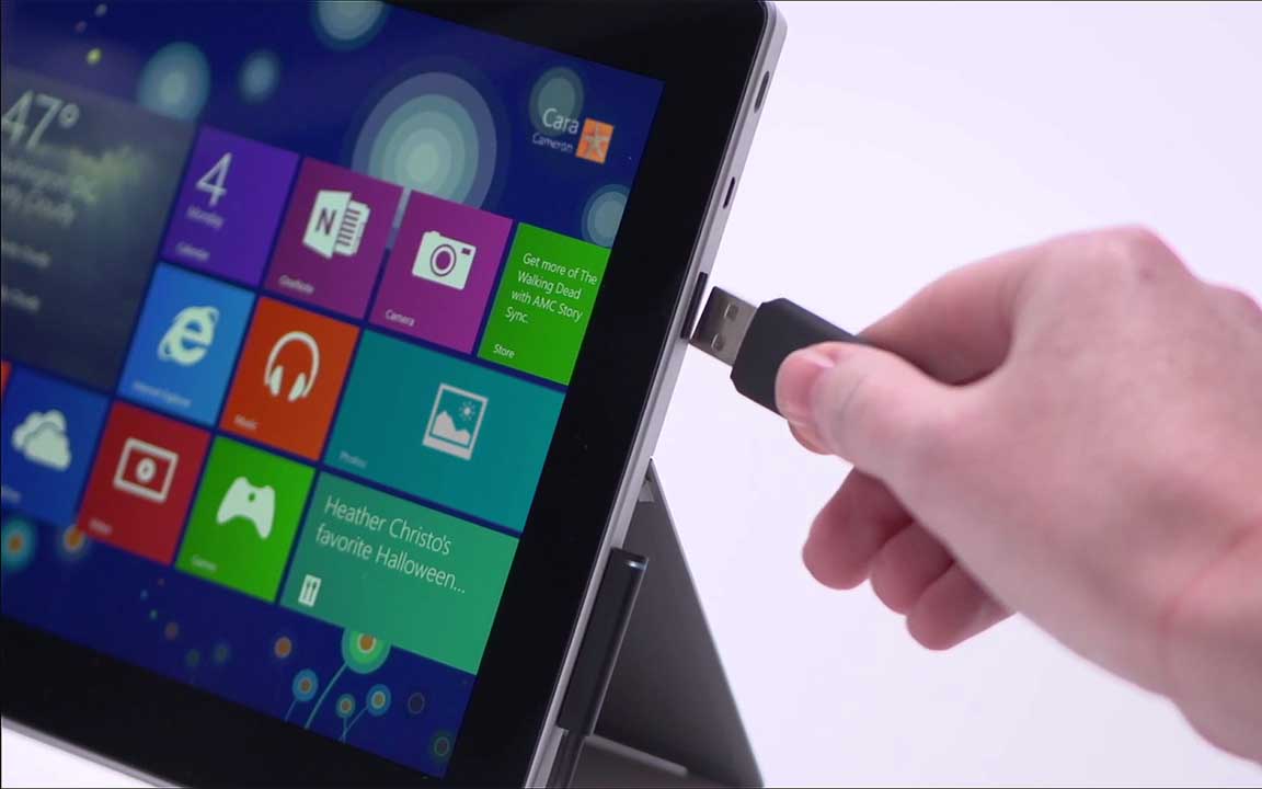 Microsoft destaca que o seu Surface conta cun porto USB completo