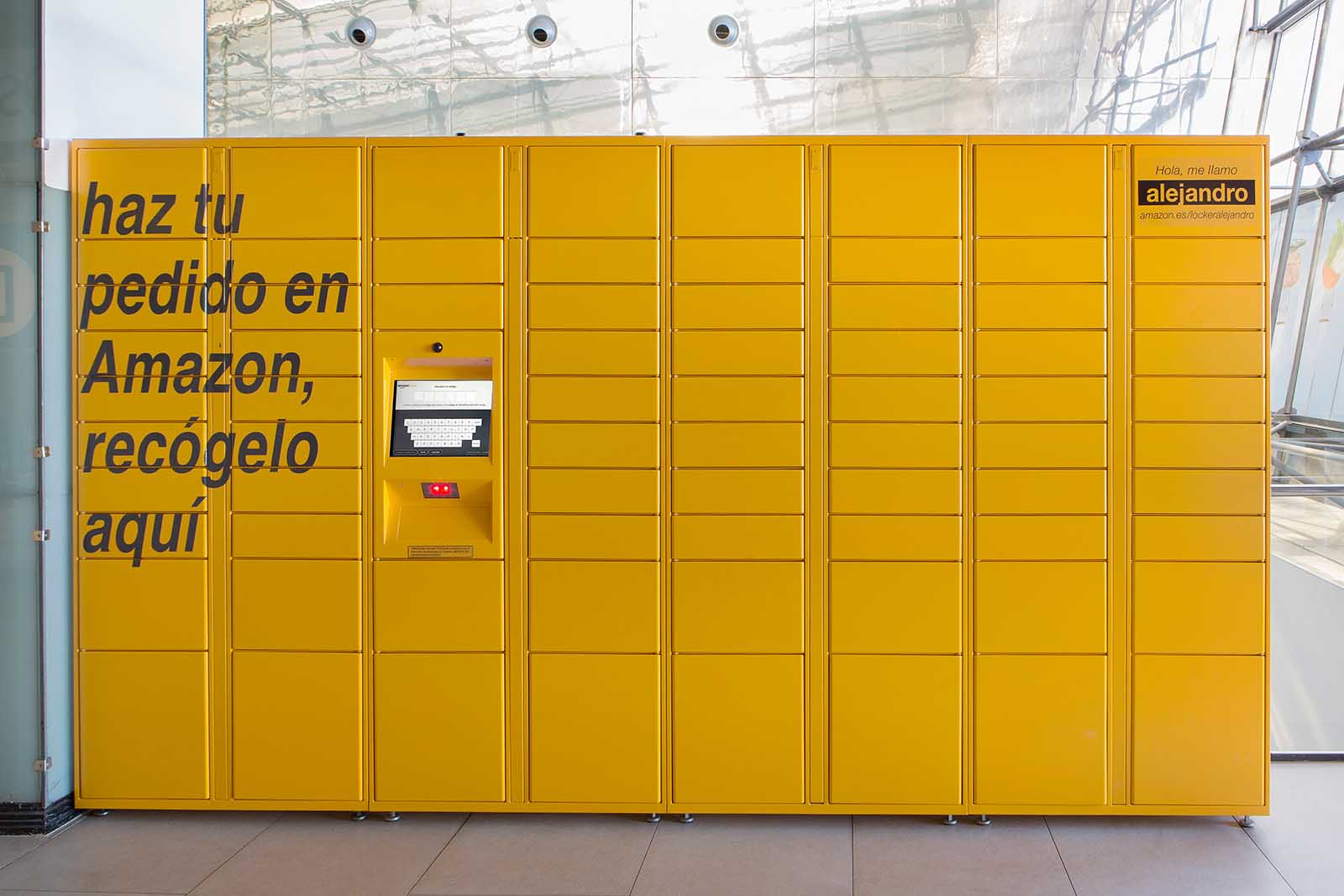 amazon_lockers_01.jpg