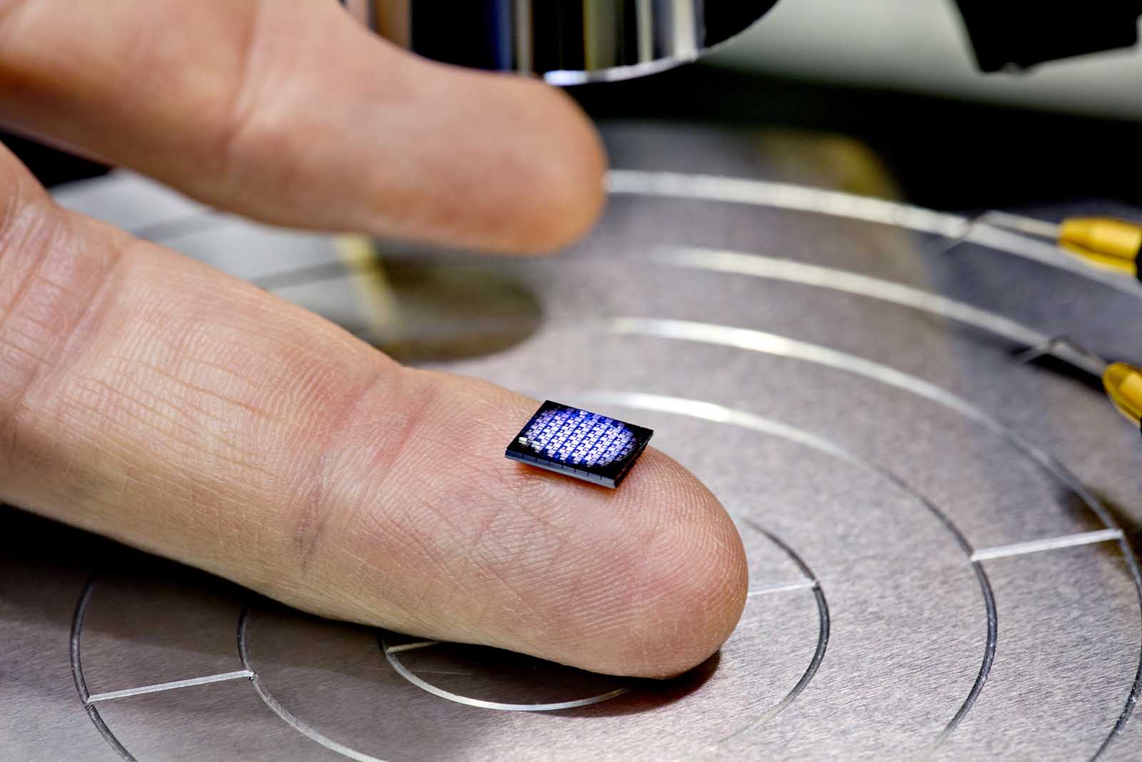 ibm_worlds-smallest-computer.jpg
