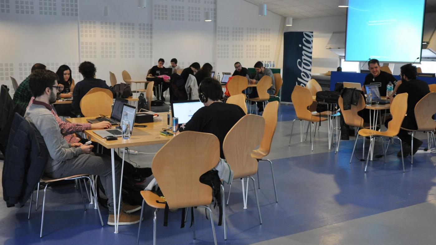 Participantes da Universidade de Vigo nunha das anteriores edicións de HackForGood Telefónica